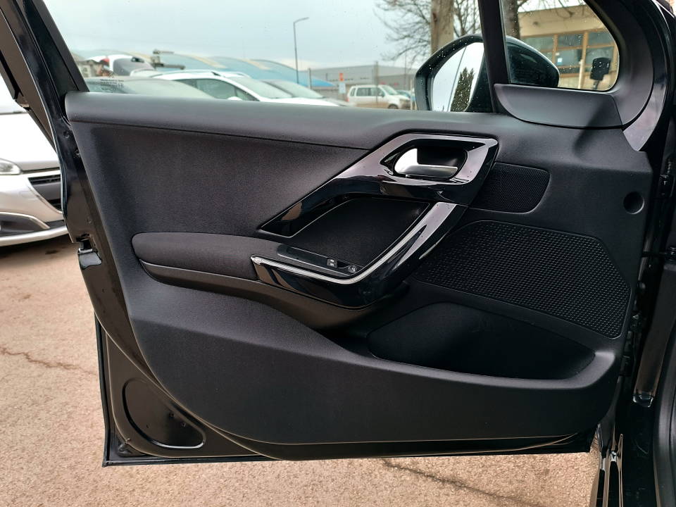 Fotografija za 2768 Peugeot 208 1.2 PureTECH