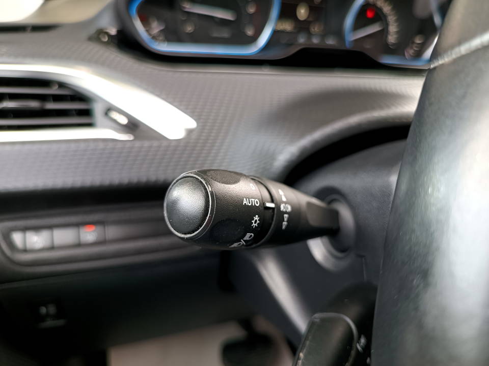 Fotografija za 2820 Peugeot 2008 1.5BlueHDI Allure Automatik