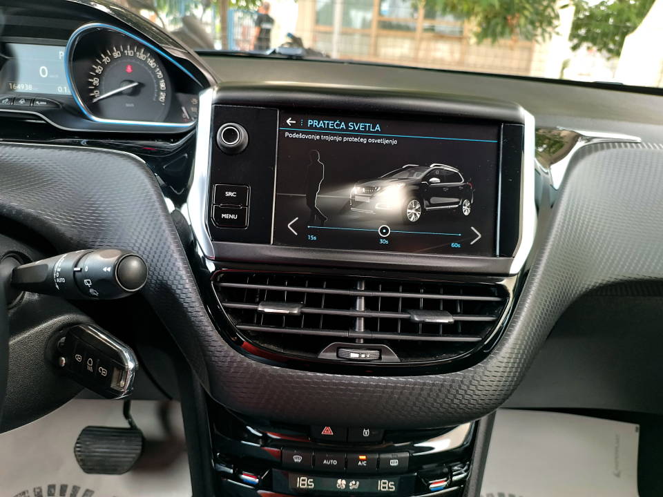 Fotografija za 2820 Peugeot 2008 1.5BlueHDI Allure Automatik