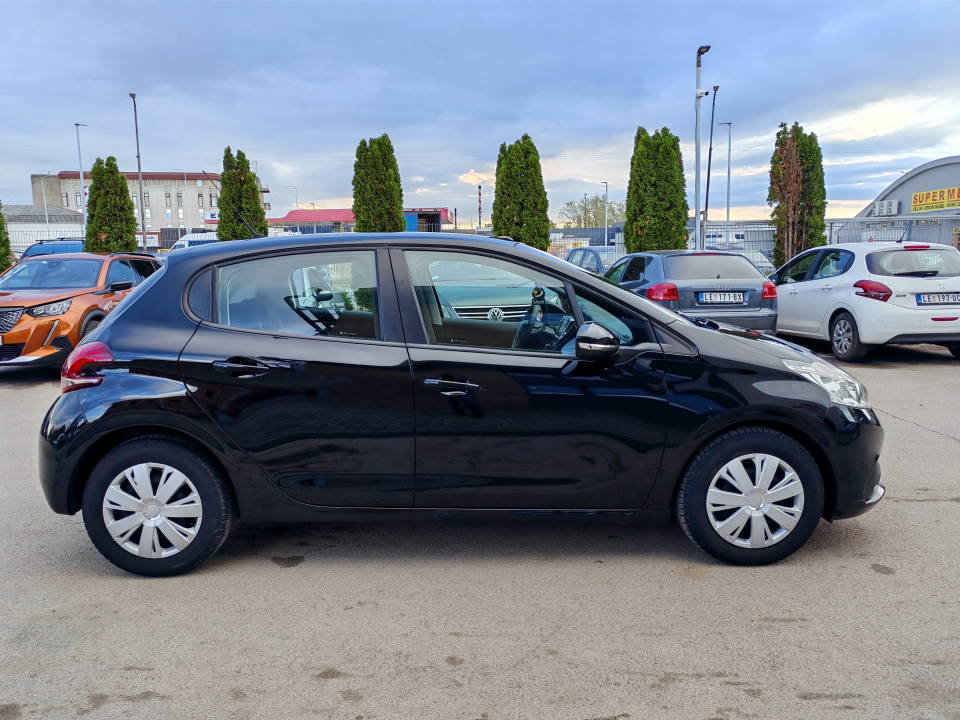 Fotografija za 2882 Peugeot 208 1.6BlueHDI