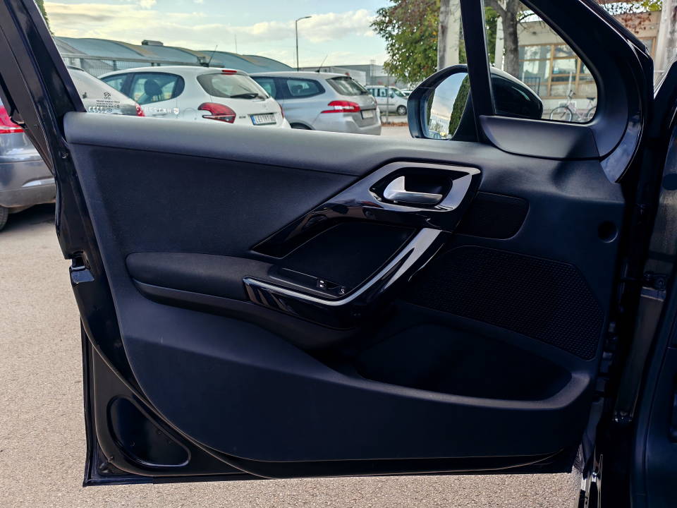 Fotografija za 2882 Peugeot 208 1.6BlueHDI