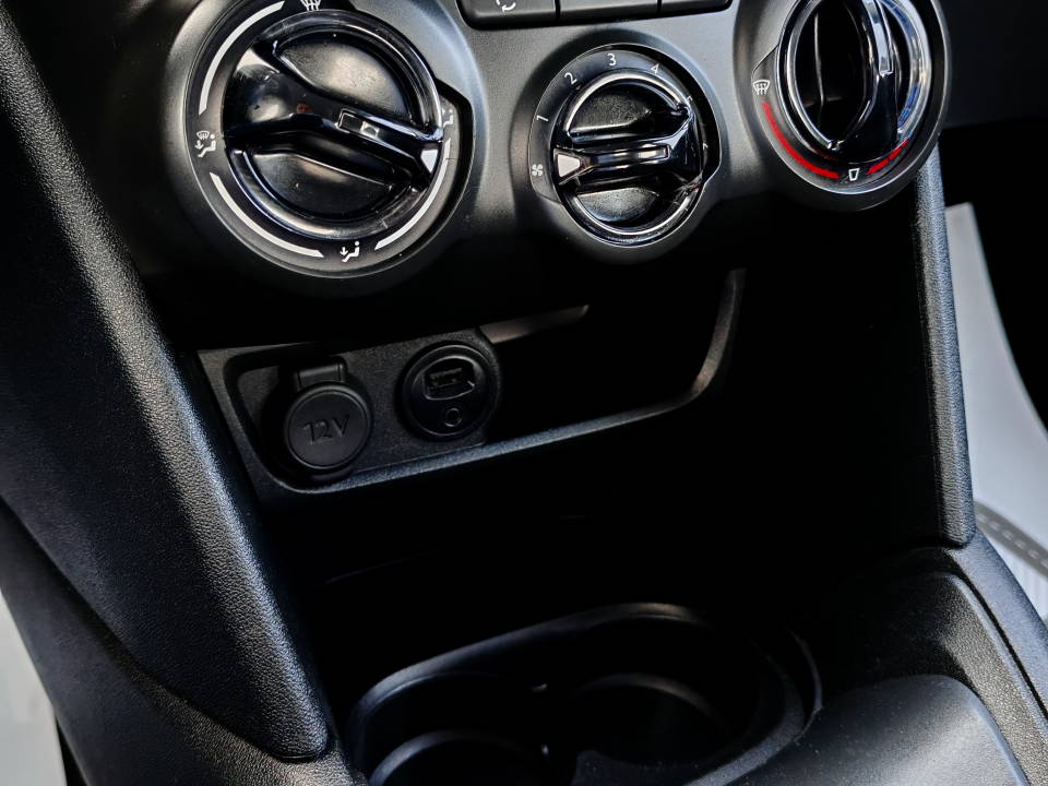 Fotografija za 2882 Peugeot 208 1.6BlueHDI