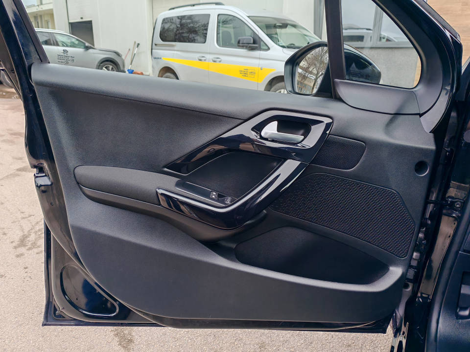 Fotografija za 2901 Peugeot 208 1.2 PureTECH