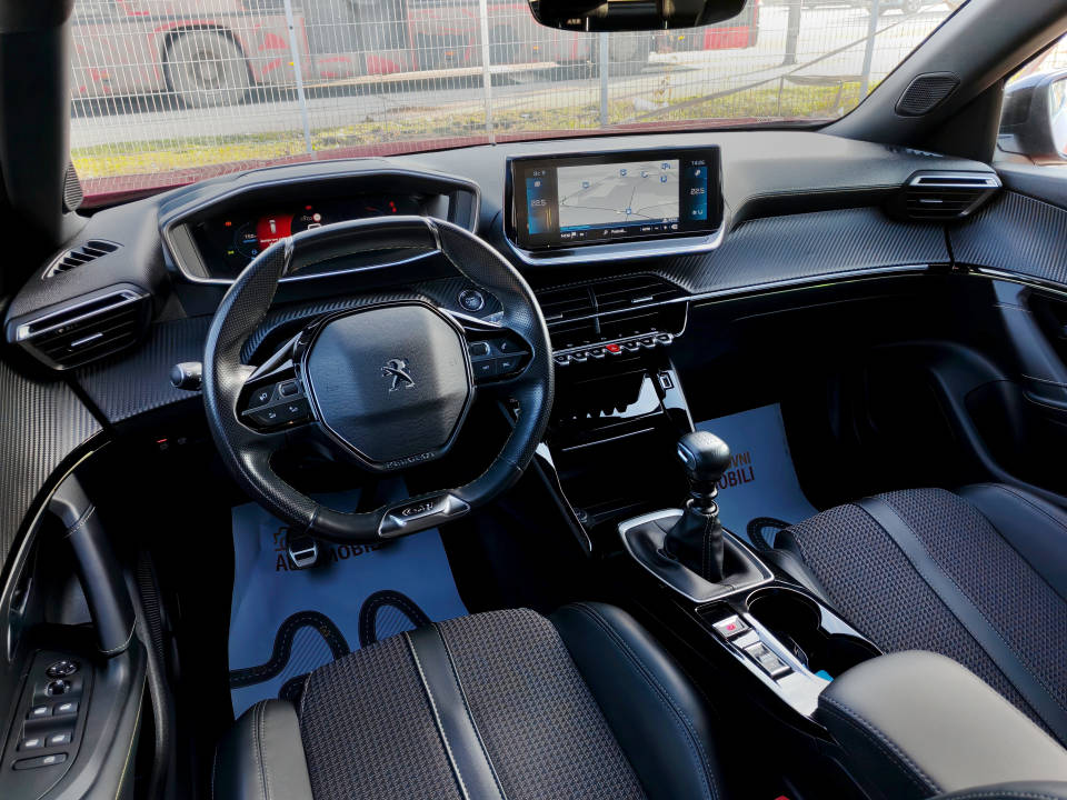 Fotografija za 2917 Peugeot 2008 1.2PureTECH GT-Line