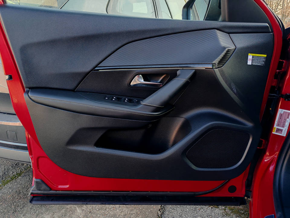 Fotografija za 2917 Peugeot 2008 1.2PureTECH GT-Line