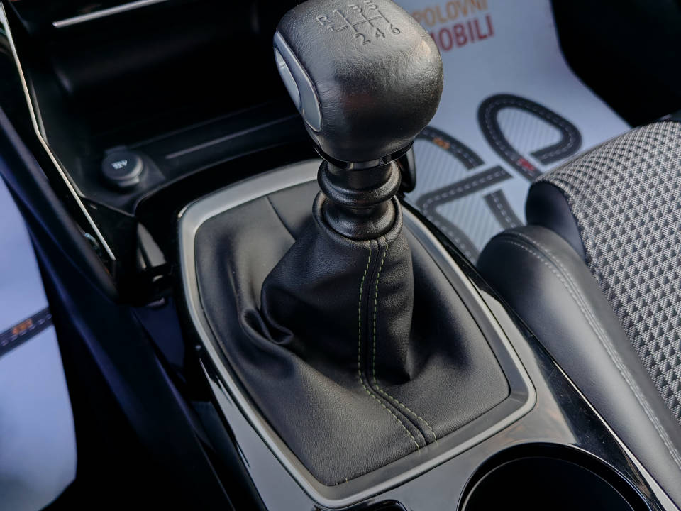 Fotografija za 2917 Peugeot 2008 1.2PureTECH GT-Line