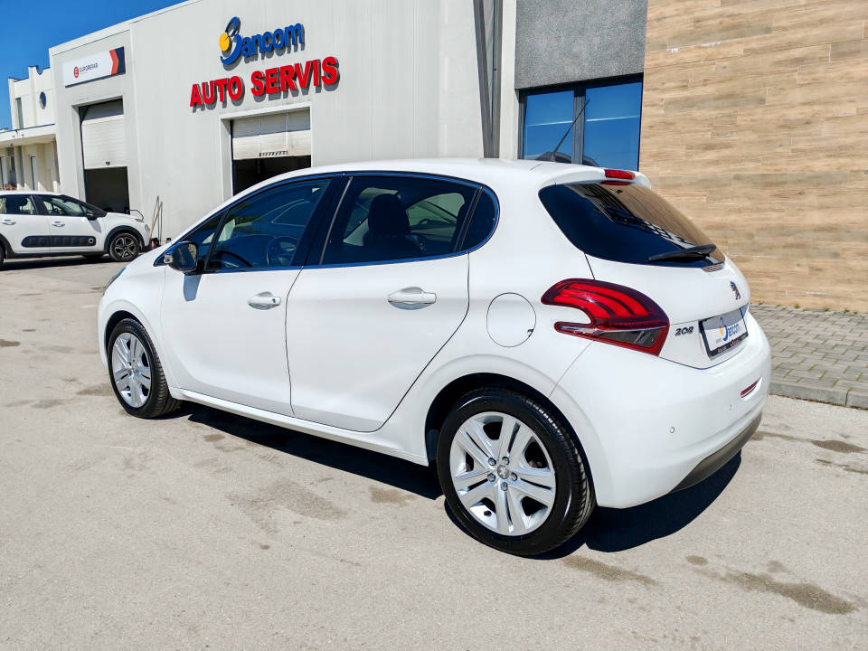 Fotografija za 2926 Peugeot 208 1.2PureTECH Automatik