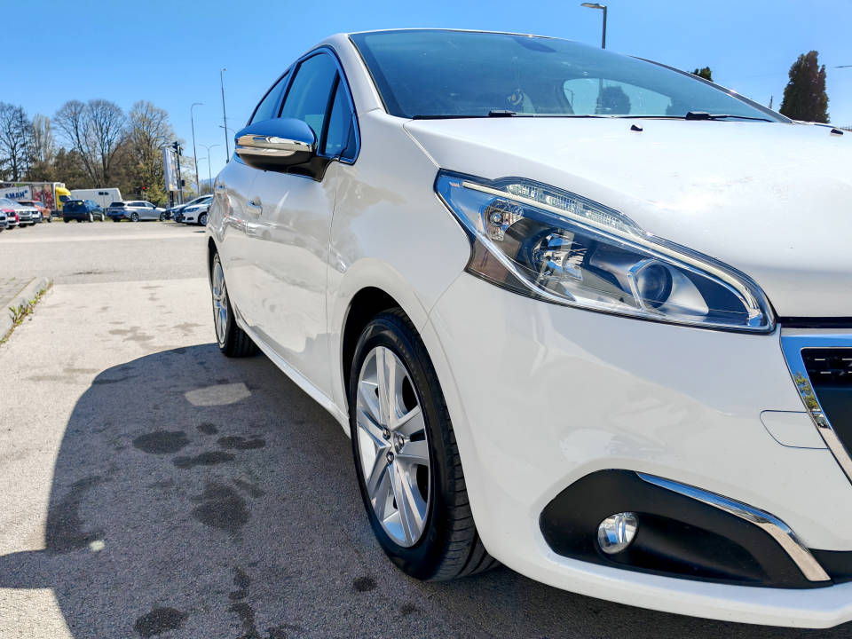 Fotografija za 2926 Peugeot 208 1.2PureTECH Automatik