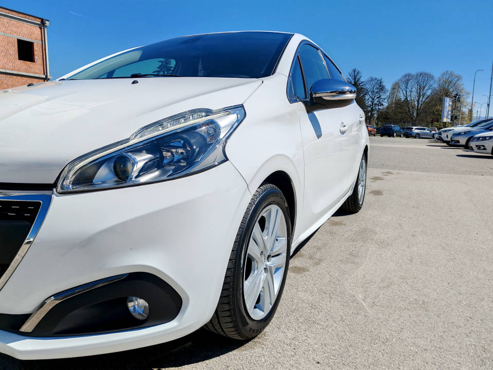 Fotografija za 2926 Peugeot 208 1.2PureTECH Automatik