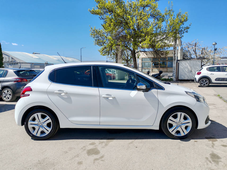 Fotografija za 2926 Peugeot 208 1.2PureTECH Automatik