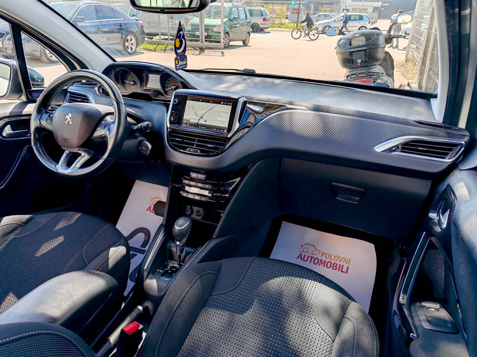 Fotografija za 2926 Peugeot 208 1.2PureTECH Automatik