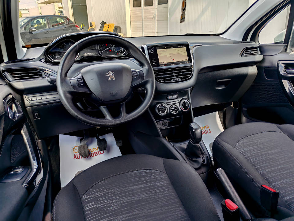 Fotografija za 3009 Peugeot 208 1.2PureTECH
