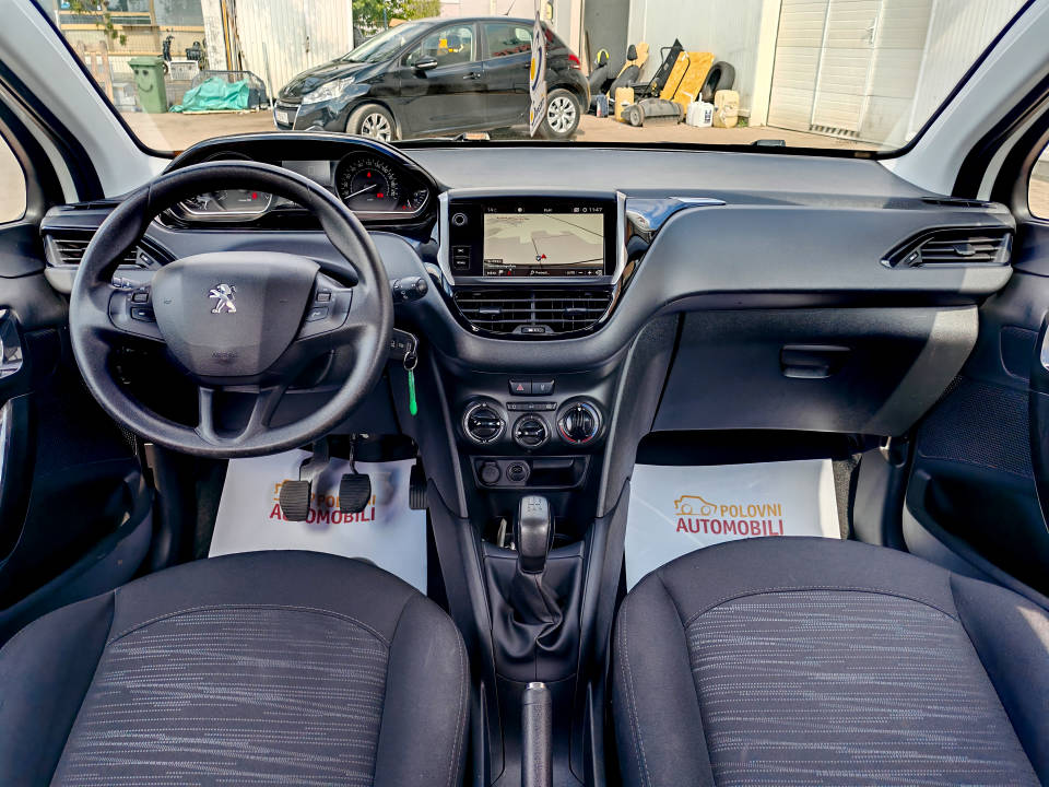 Fotografija za 3009 Peugeot 208 1.2PureTECH