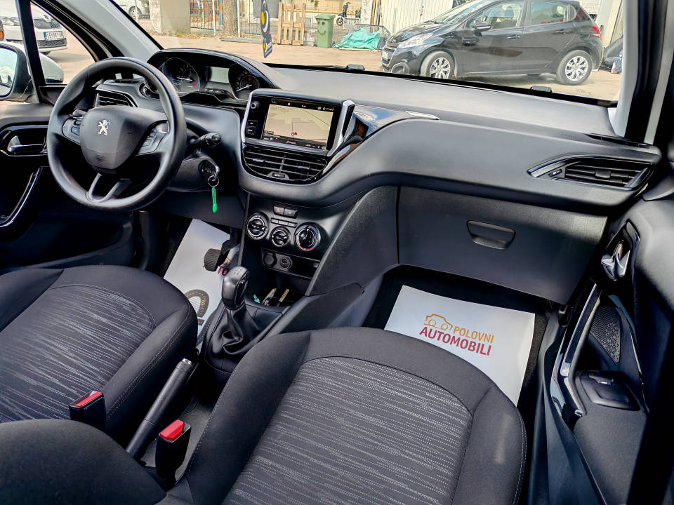 Fotografija za 3009 Peugeot 208 1.2PureTECH