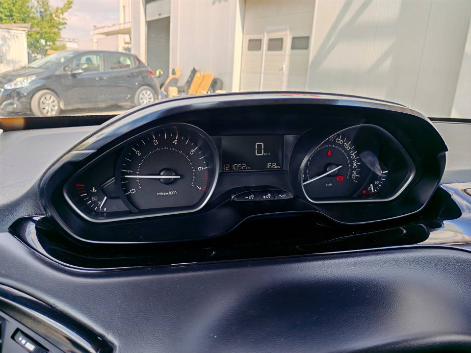 Fotografija za 3009 Peugeot 208 1.2PureTECH