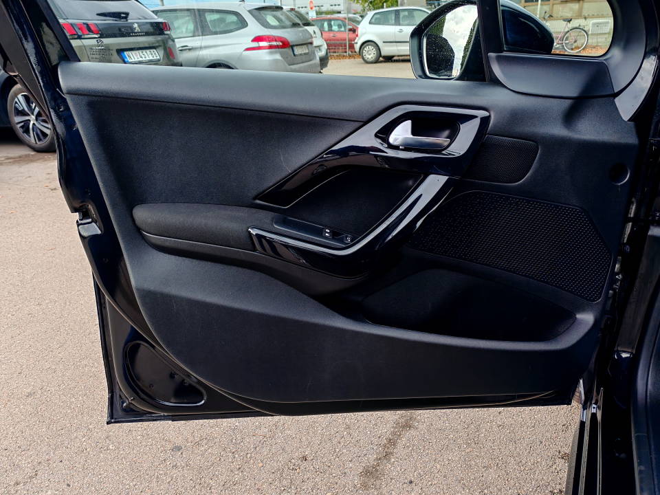 Fotografija za 2887 Peugeot 208 1.2BlueHDI Active