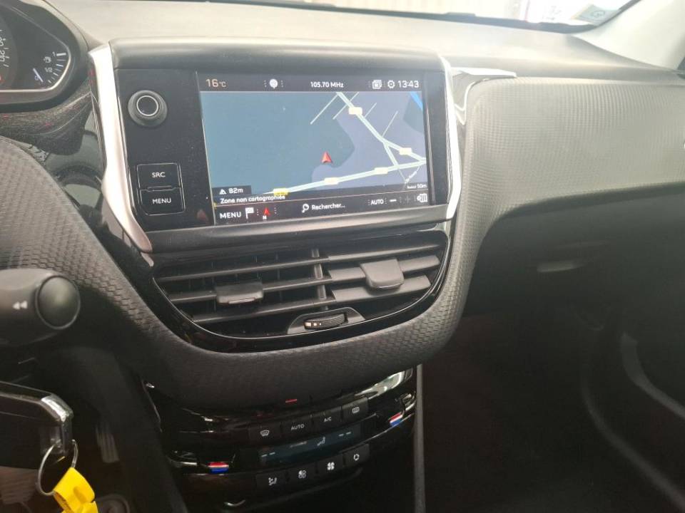 Fotografija za 2923 Peugeot 2008 1.2PureTECH 110