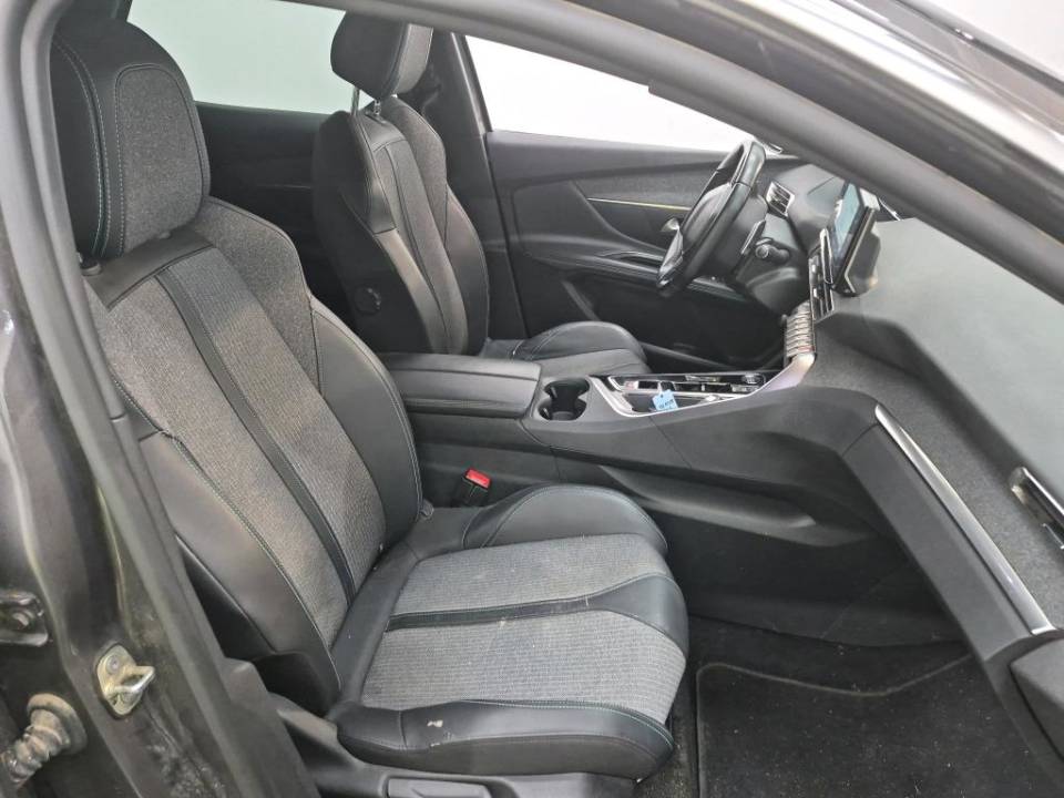 Fotografija za 2935 Peugeot 3008 1.5BlueHDI Allure AT8