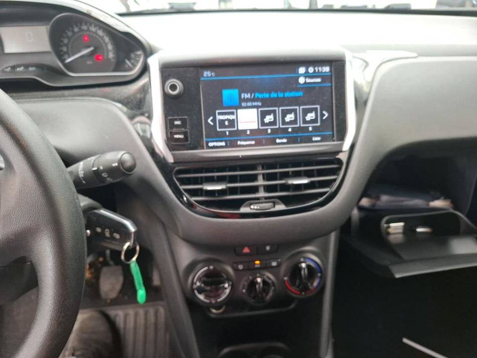 Fotografija za 3009 Peugeot 208 1.2PureTECH