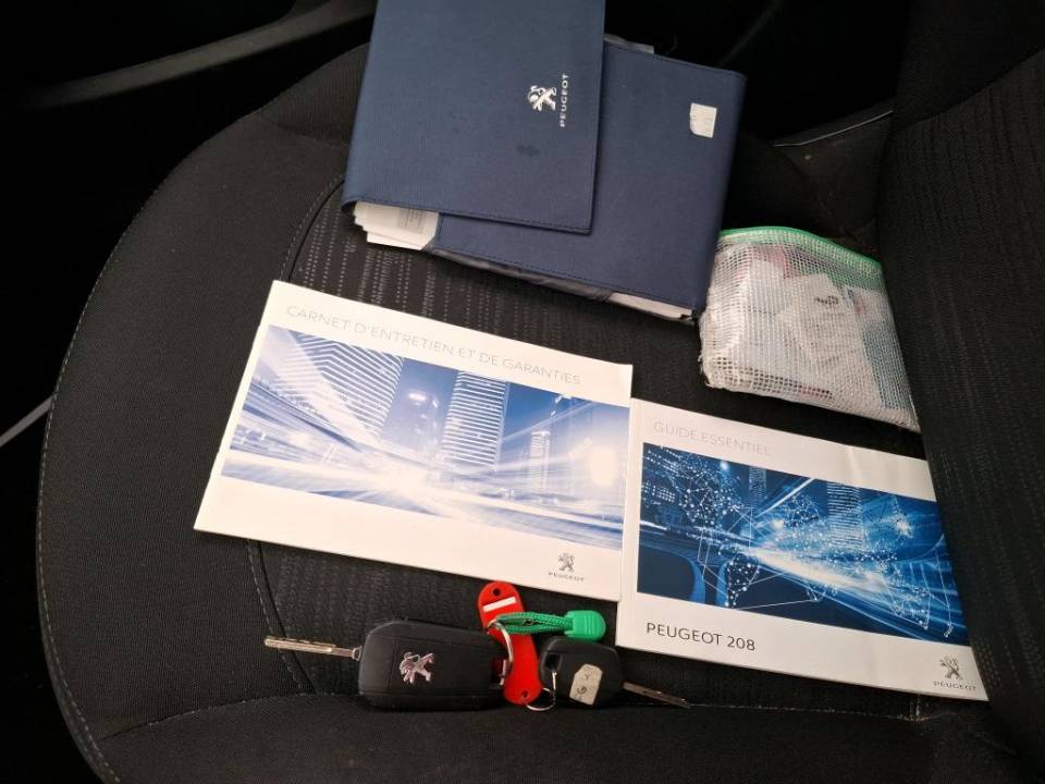 Fotografija za 3009 Peugeot 208 1.2PureTECH