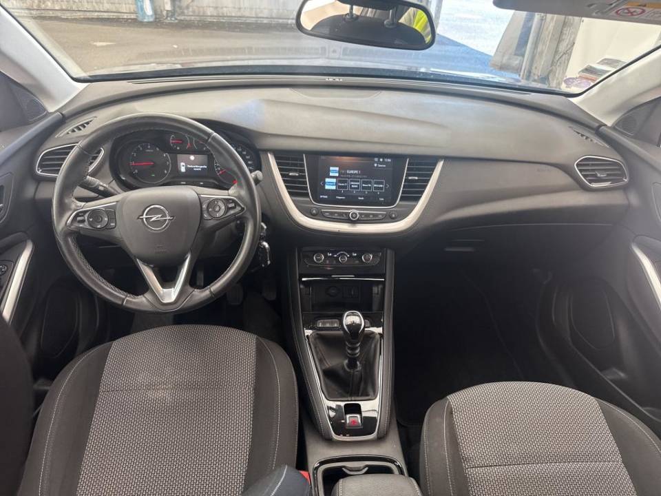 Fotografija za 3022 Opel Grandland X 1.2 P.Tech Edition