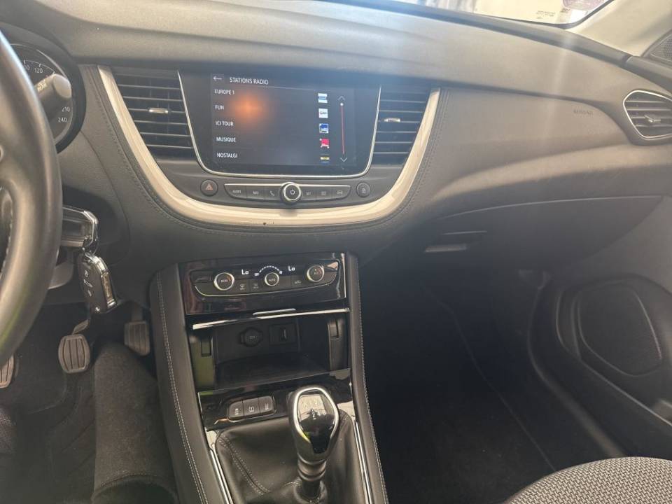 Fotografija za 3022 Opel Grandland X 1.2 P.Tech Edition