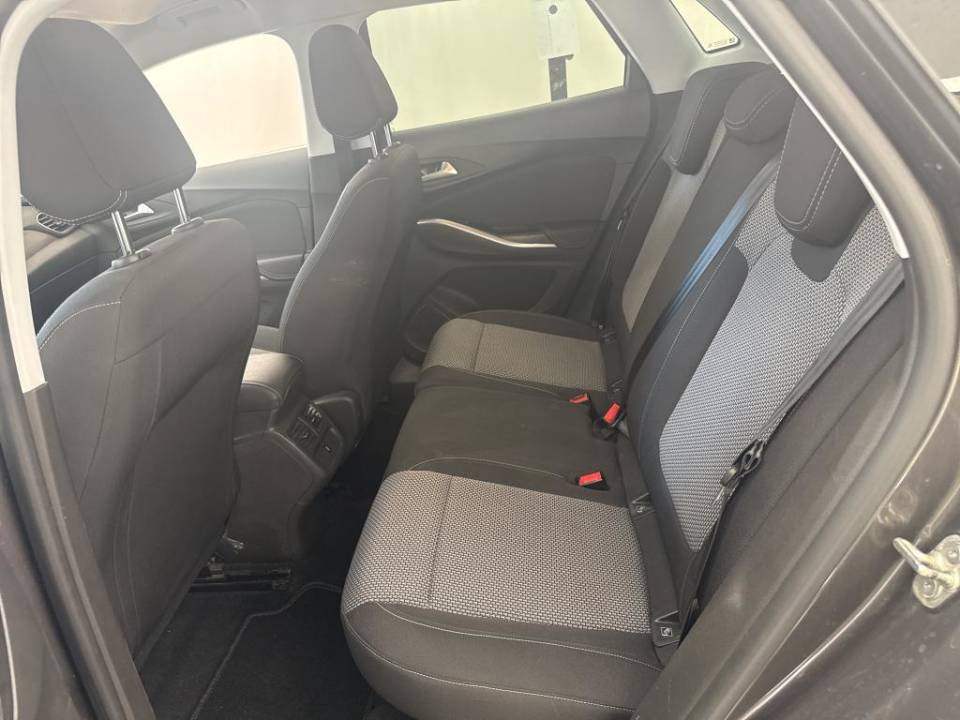 Fotografija za 3022 Opel Grandland X 1.2 P.Tech Edition