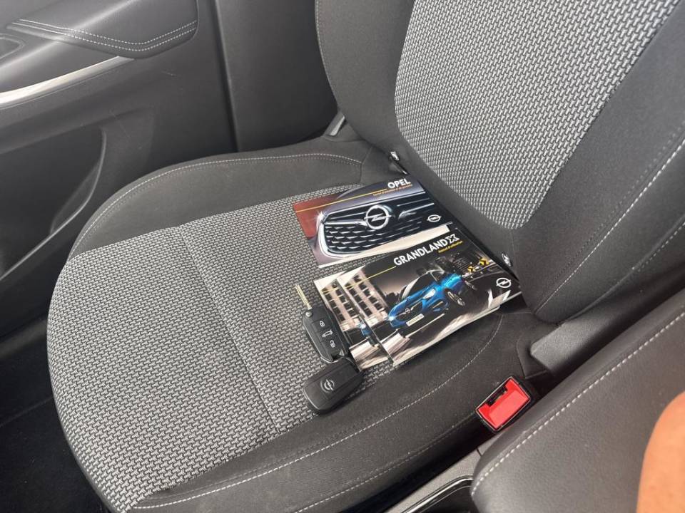 Fotografija za 3022 Opel Grandland X 1.2 P.Tech Edition